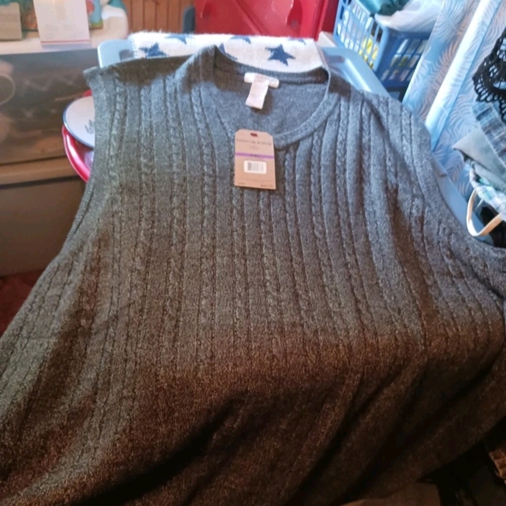 Dockers Men's Charcoal V-Neck Sweater Vest